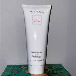 5th Avenue Moisturizing Body Lotion - White and Pink -200 ML